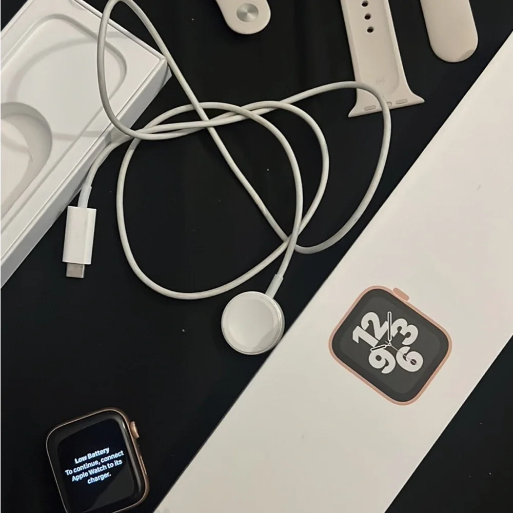 Apple Watch SE gold 44 mm